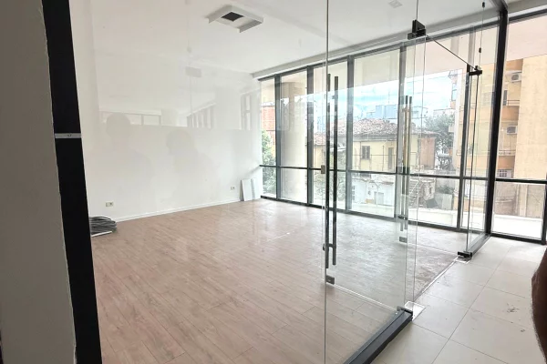 Business Property for Rent 1+1 in Tirana - 80,000 Leke