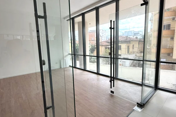 Business Property for Rent 1+1 in Tirana - 80,000 Leke