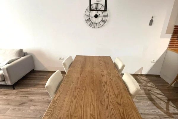 Shtepi ne shitje Apartament ne Tirane, 2+1, Mobilimi E mobiluar, Pagesa 216,300  Euro.