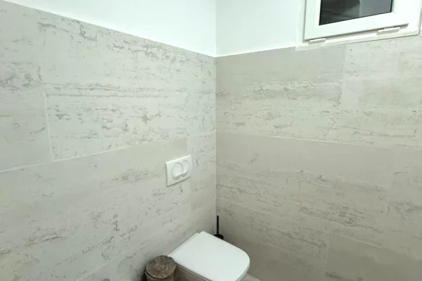 Shtepi ne shitje Apartament ne Tirane, 2+1, Mobilimi E mobiluar, Pagesa 216,300  Euro.