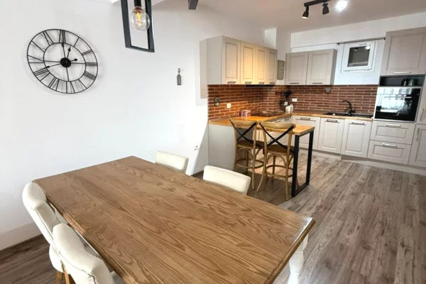 Shtepi ne shitje Apartament ne Tirane, 2+1, Mobilimi E mobiluar, Pagesa 216,300  Euro.