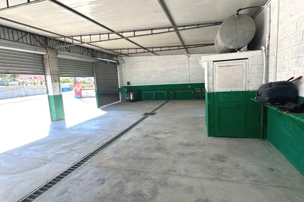 Ambient biznesi me qera 4+1 ne Tirane - 1,200 Euro