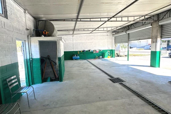 Ambient biznesi me qera 4+1 ne Tirane - 1,200 Euro