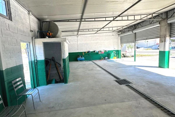 Ambient biznesi me qera 4+1 ne Tirane - 1,200 Euro