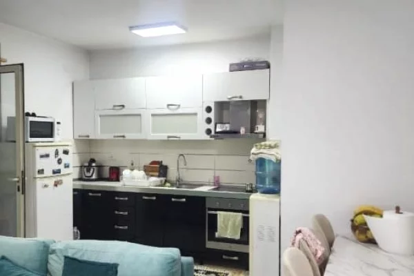 Shtepi ne shitje Apartament ne Tirane, 2+1, Mobilimi E mobiluar, Pagesa 160,000  Euro.