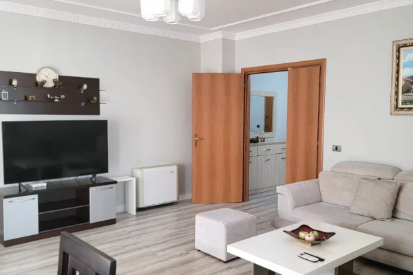 Shtepi me qera 2+1 ne Tirane - 900 Euro