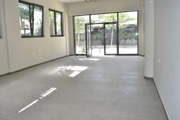 Ambiente Commerciale in Affitto 1+1 a Tirana - 50,000 Leke
