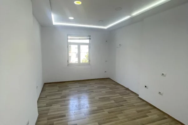 Ambient Zyre me Qira – Libri Universitar