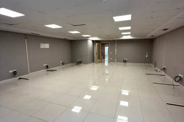 Ambient biznesi me qera 3+1 ne Tirane - 3,150 Euro