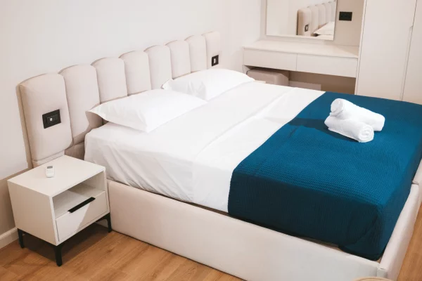 Shtepi me qera 1+1 ne Tirane - 110,000 Leke