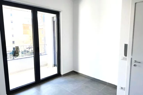 Ambient biznesi me qera 3+1 ne Tirane - 450 Euro