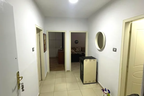 Shtepi me qera Apartament ne Tirane, 1+1, Mobilimi E mobiluar, Pagesa 50,000  Leke.