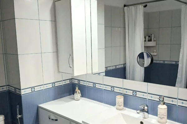 Shtepi me qera 2+1 ne Tirane - 520 Euro