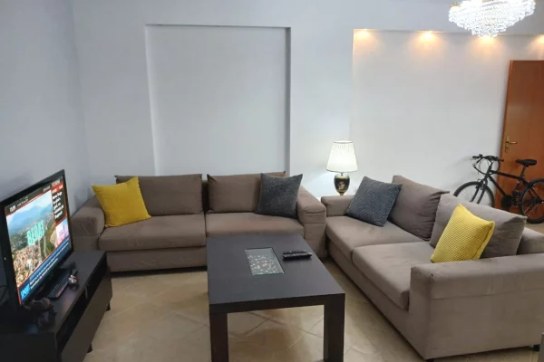 Shtepi me qera Apartament ne Tirane, 2+1, Mobilimi E mobiluar, Pagesa 520  Euro.