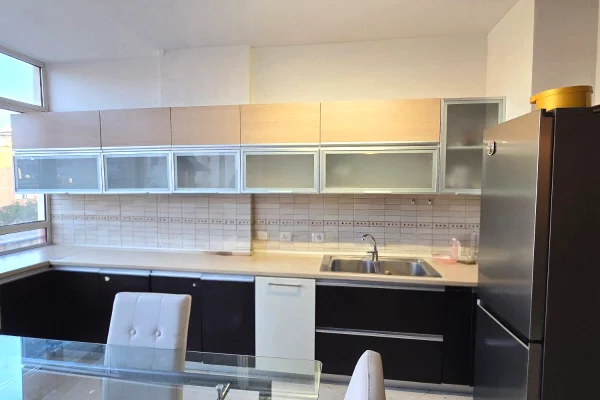 Shtepi me qera 2+1 ne Tirane - 900 Euro