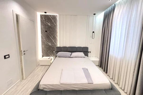 Shtepi ne shitje Apartament ne Tirane, 3+1, Mobilimi E mobiluar, Pagesa 125,000  Euro.