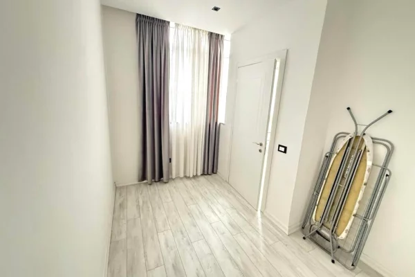 Shtepi ne shitje Apartament ne Tirane, 3+1, Mobilimi E mobiluar, Pagesa 125,000  Euro.