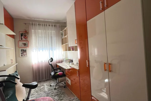 Shtepi me qera 2+1 ne Tirane - 700 Euro