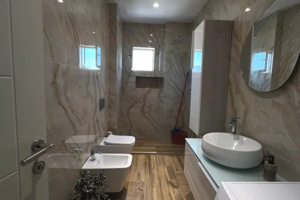 Shtepi me qera 2+1 ne Tirane - 700 Euro