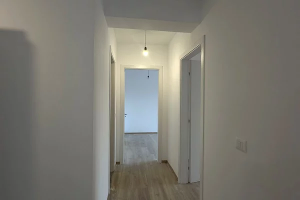 Shtepi ne shitje Apartament ne Tirane, 2+1, Mobilimi Bosh, pa mobiluar, Pagesa 183,000  Euro.