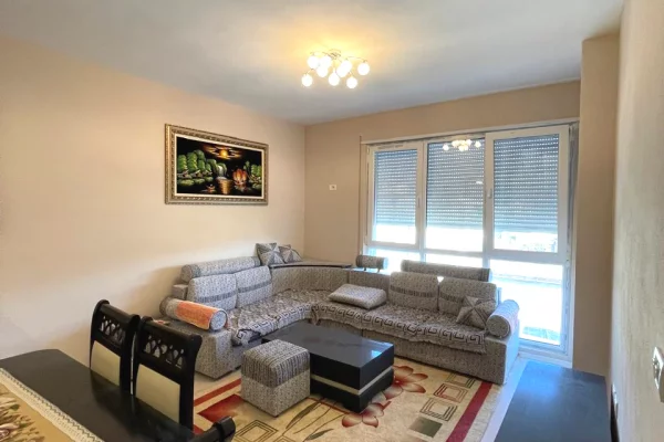 Shtepi ne shitje Apartament ne Tirane, 3+1, Mobilimi Pjeserisht e mobiluar, Pagesa 155,000  Euro.