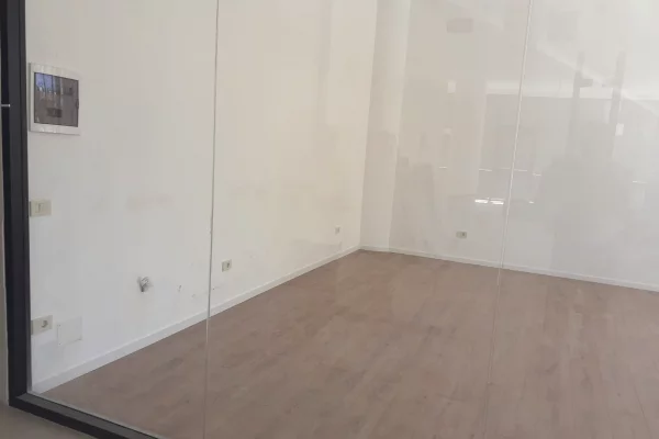 Ambient biznesi me qera 1+1 ne Tirane - 80,000 Leke