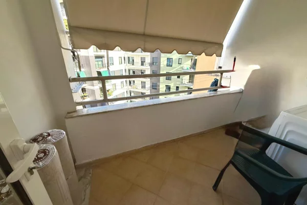 Shtepi me qera Apartament ne Tirane, 2+1, Mobilimi Pjeserisht e mobiluar, Pagesa 900  Euro.