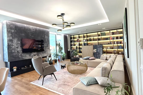 Shtepi ne shitje Penthose(kati i fundit panoramik) ne Tirane, 3+1, Mobilimi E mobiluar, Pagesa 600,000  Euro.