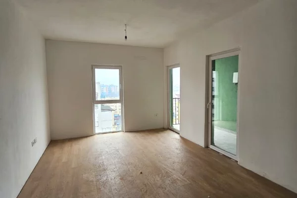 Shtepi ne shitje Apartament ne Tirane, 2+1, Mobilimi Bosh, pa mobiluar, Pagesa 130,000  Euro.