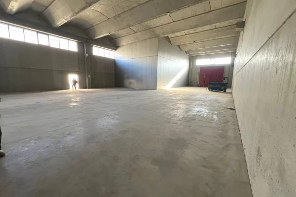 Ambient biznesi me qera 4+1 ne Tirane - 4,000 Euro