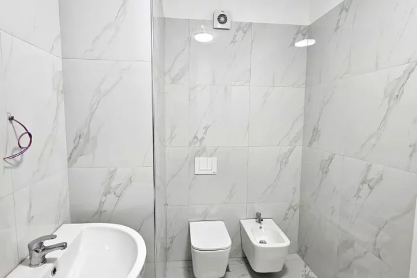 Ambient biznesi me qera 3+1 ne Tirane - 600 Euro