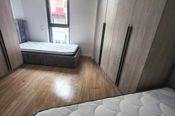 Shtepi me qera Apartament ne Tirane, 2+1, Mobilimi E mobiluar, Pagesa 1,000  Euro.