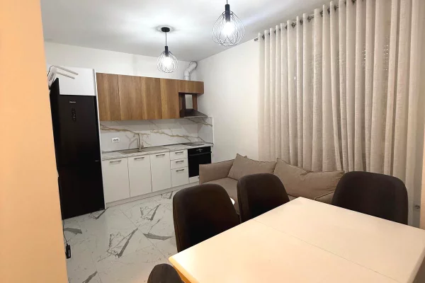 Shtepi me qera Apartament ne Tirane, 2+1, Mobilimi E mobiluar, Pagesa 800  Euro.