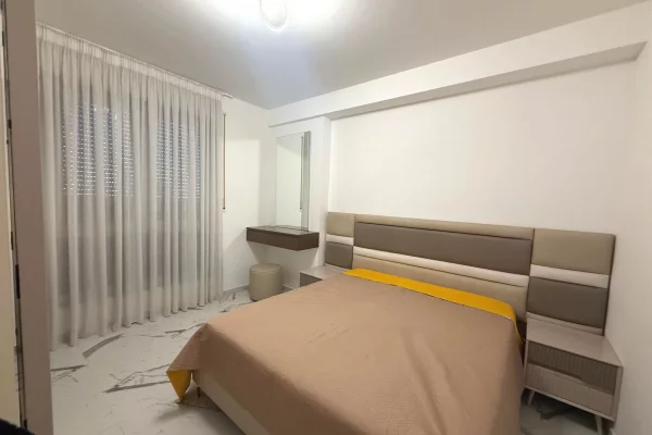 Shtepi me qera Apartament ne Tirane, 2+1, Mobilimi E mobiluar, Pagesa 800  Euro.