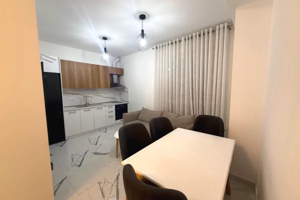 Shtepi me qera Apartament ne Tirane, 2+1, Mobilimi E mobiluar, Pagesa 800  Euro.