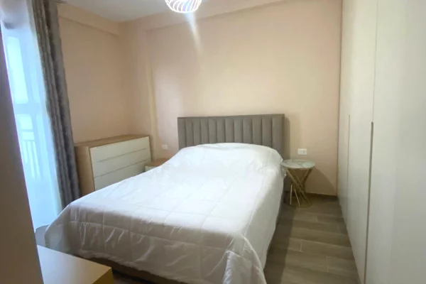 Shtepi me qera 2+1 ne Tirane - 1,000 Euro