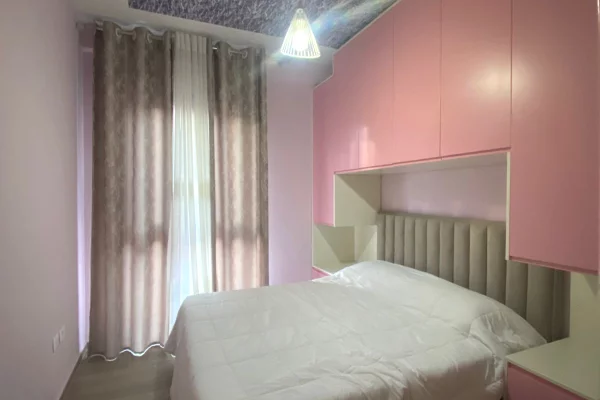 Shtepi me qera Apartament ne Tirane, 2+1, Mobilimi E mobiluar, Pagesa 1,000  Euro.