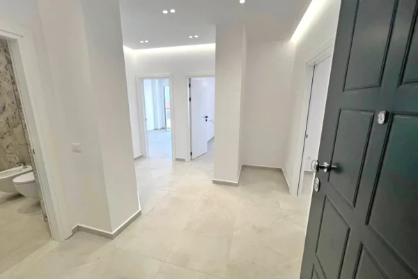 Shtepi ne shitje Apartament ne Tirane, 2+1, Mobilimi Bosh, pa mobiluar, Pagesa 17,000,000  Leke.