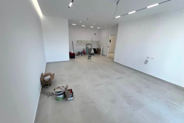 Shtepi ne shitje Apartament ne Tirane, 2+1, Mobilimi Bosh, pa mobiluar, Pagesa 17,000,000  Leke.