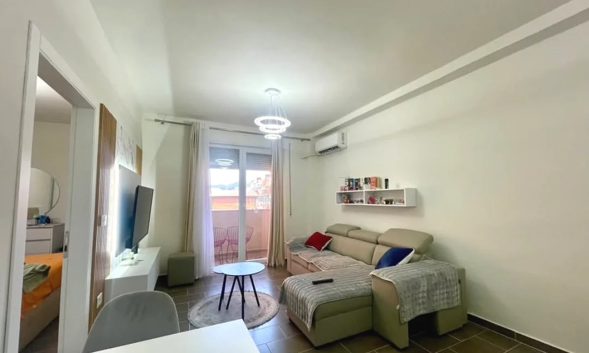 Shtepi me qera Apartament ne Tirane, 1+1, Mobilimi E mobiluar, Pagesa 500  Euro.
