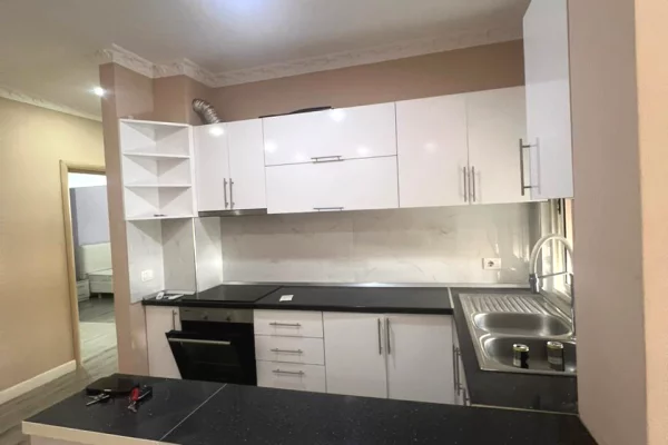 Shtepi me qera Apartament ne Tirane, 3+1, Mobilimi E mobiluar, Pagesa 550  Euro.