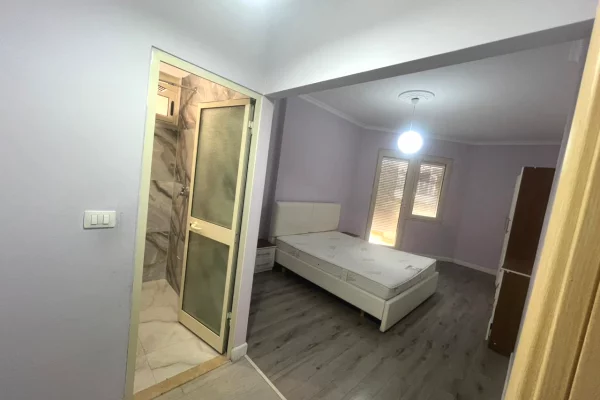 Shtepi me qera Apartament ne Tirane, 3+1, Mobilimi E mobiluar, Pagesa 550  Euro.