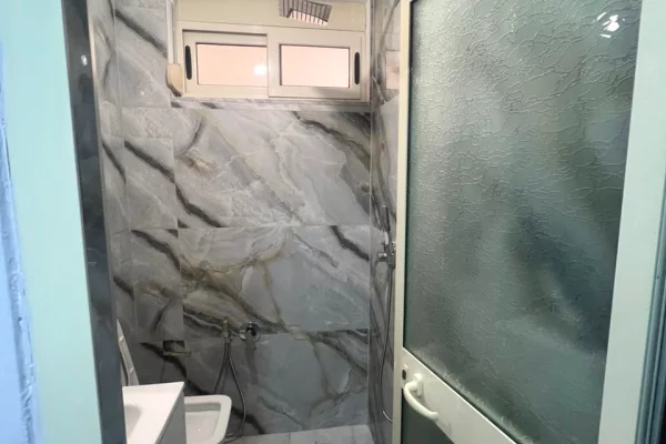 Shtepi me qera Apartament ne Tirane, 3+1, Mobilimi E mobiluar, Pagesa 550  Euro.