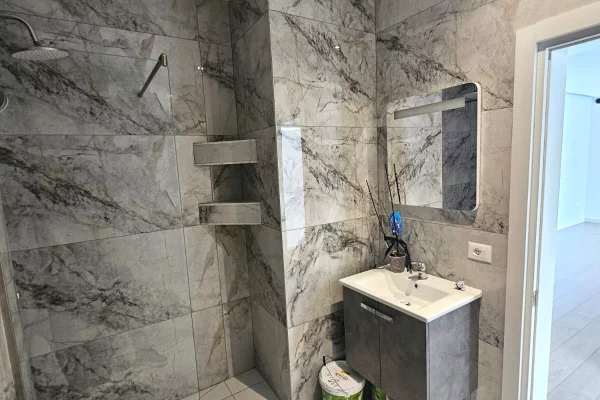 Apartment for sale in Tirana 3+1, Emty