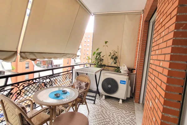 Appartamento in affitto a Tirana 1+1, SemiArredato