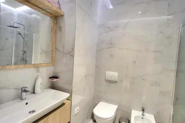 Appartamento in affitto a Tirana 1+1, SemiArredato