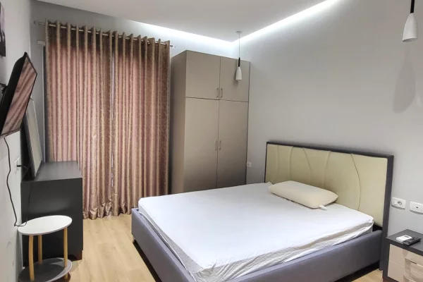 Appartamento in affitto a Tirana 1+1, SemiArredato