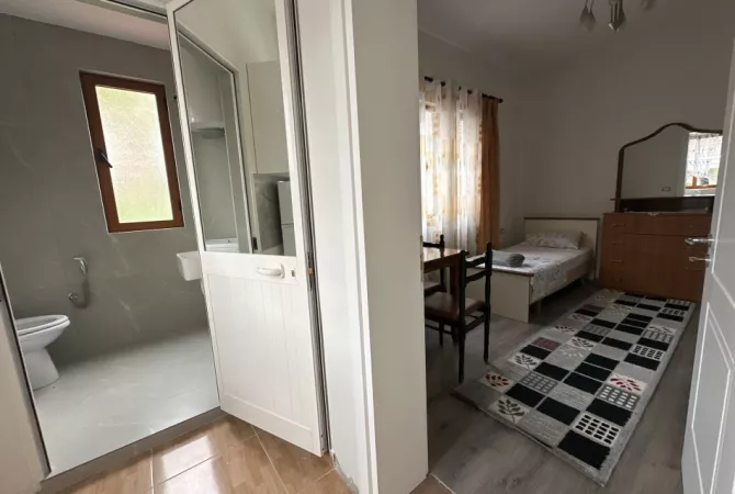 Shtepi me qera Shtepi Private ne Tirane, 1+1, Mobilimi E mobiluar, Pagesa 450  Euro.