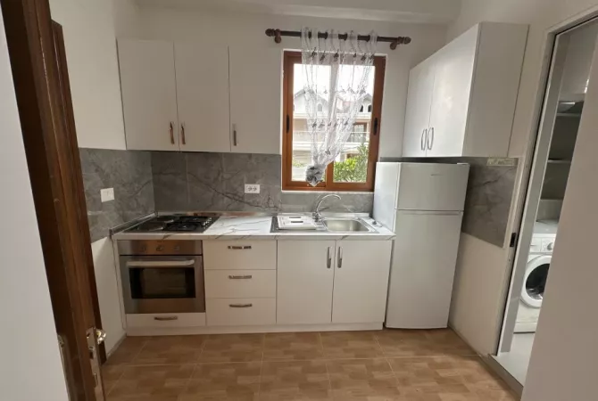 Shtepi me qera Shtepi Private ne Tirane, 1+1, Mobilimi E mobiluar, Pagesa 450  Euro.