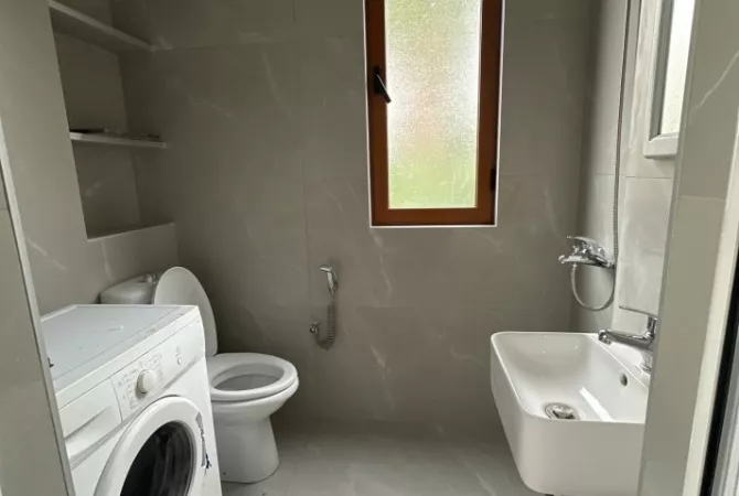 Shtepi me qera Shtepi Private ne Tirane, 1+1, Mobilimi E mobiluar, Pagesa 450  Euro.